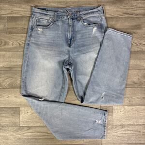 American Eagle Ripped High Rise Mom Jeans Light Wash sz 8